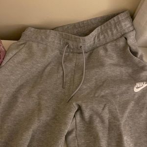 Nike women’s sweatpants size small